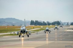 军营观察丨驾驭战鹰成为“关键时刻顶得上去”